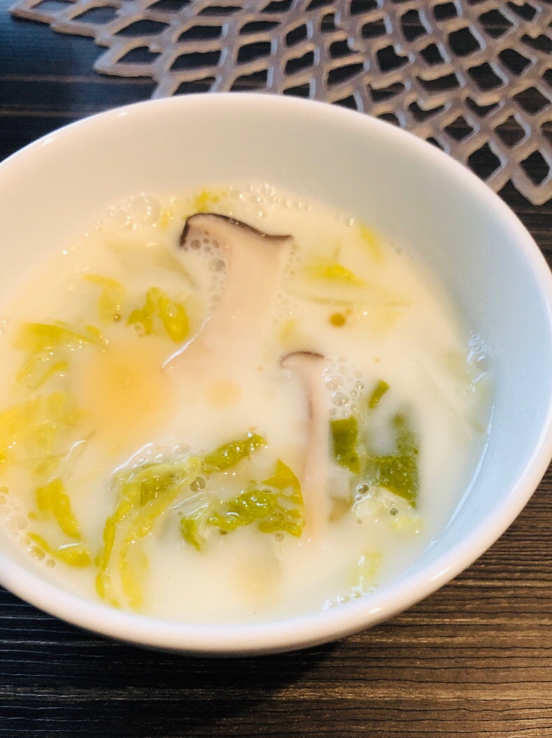 かつおだし☆白菜とえりんぎの和風豆乳スープ