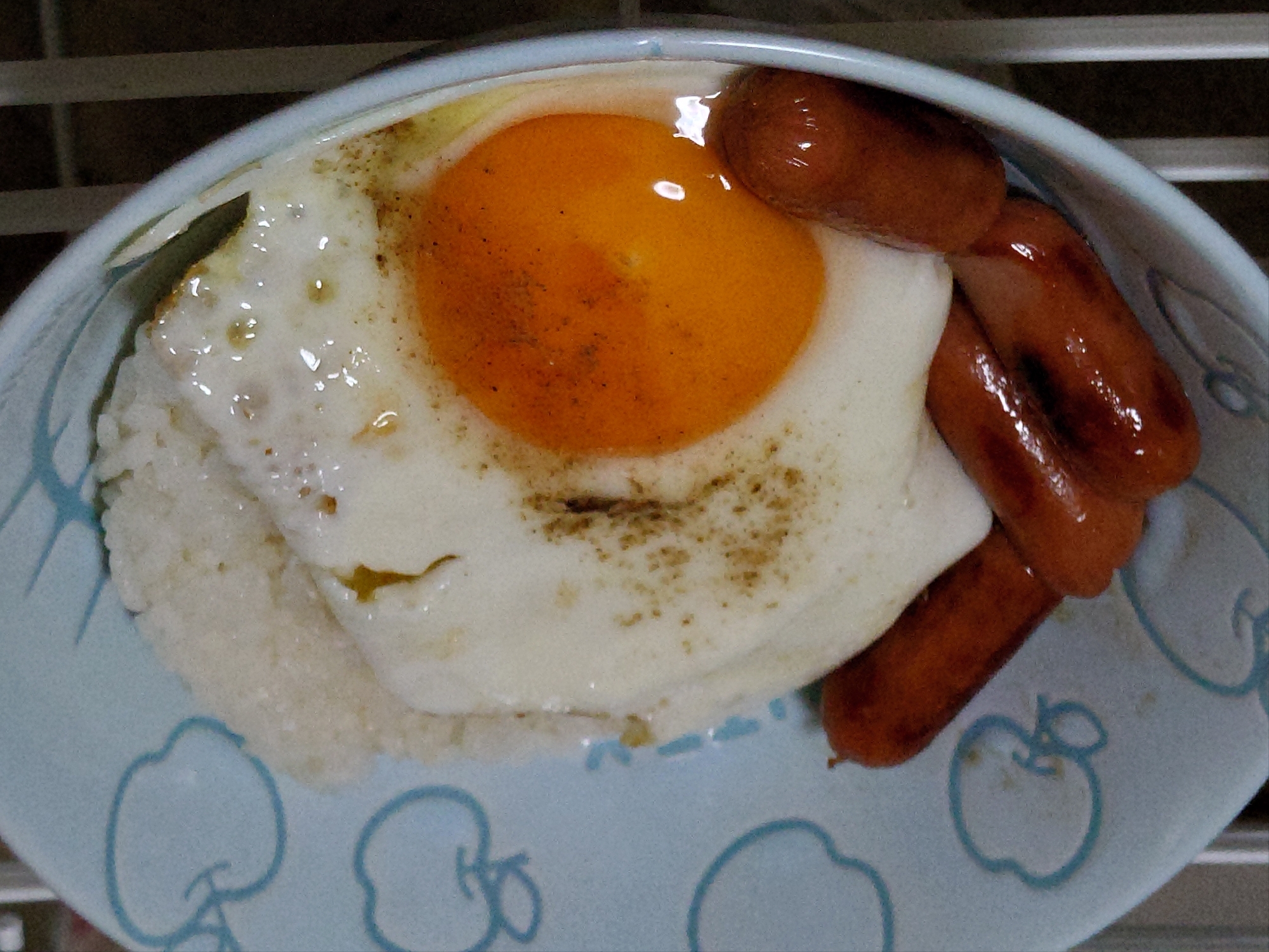 目玉焼きウィンナーご飯