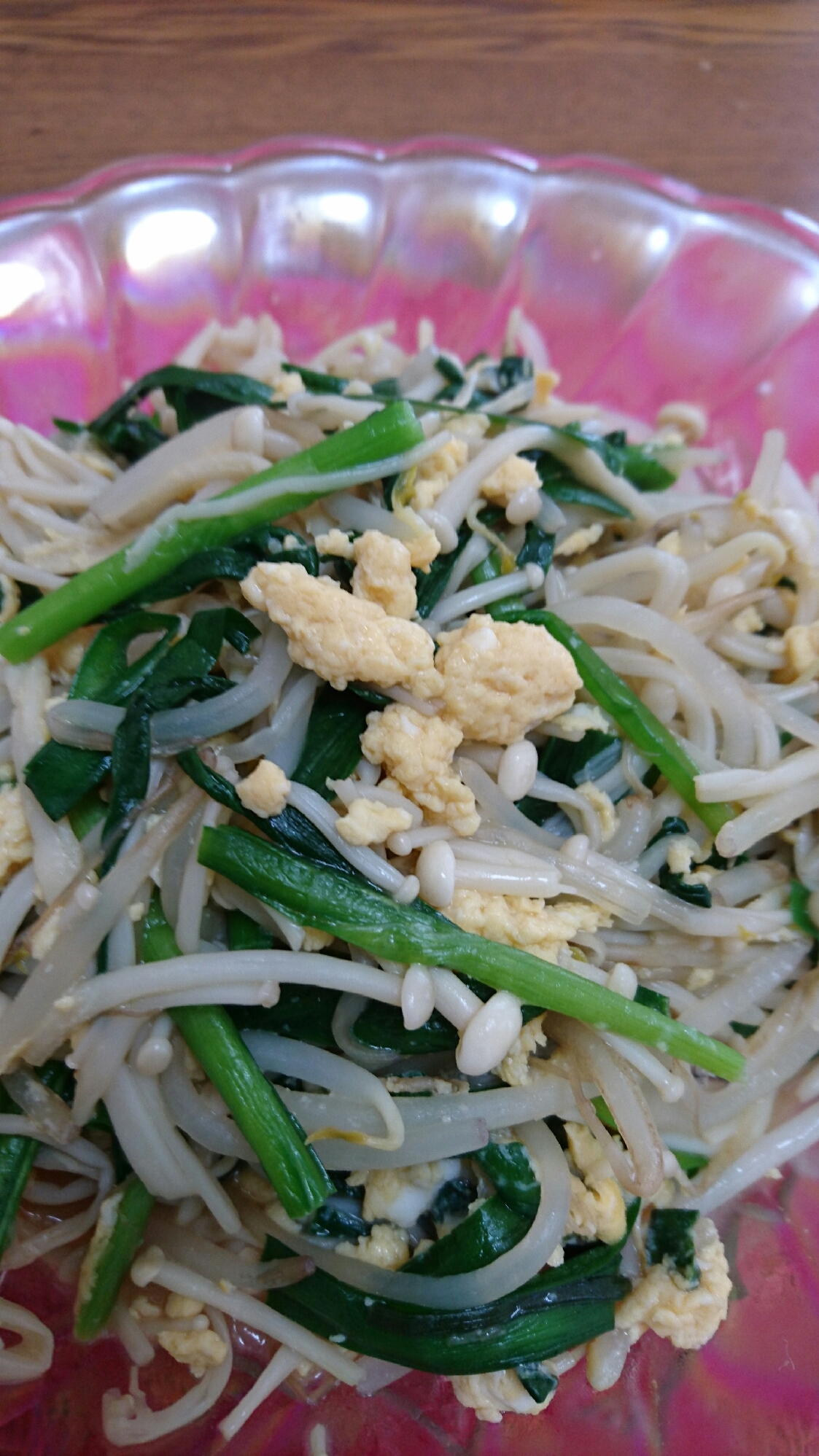 食物繊維たっぷり♪モヤシとニラと榎のゴマ油で卵とじ