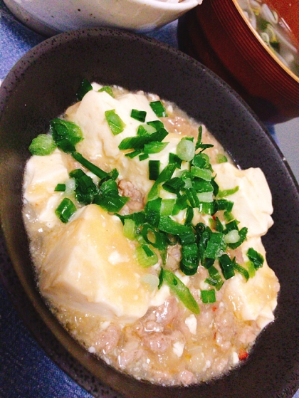 豆板醬も甜麺醤も無くて、鷹の爪と味噌で代用したので色が白っぽいですが、それっぽくできました！笑笑