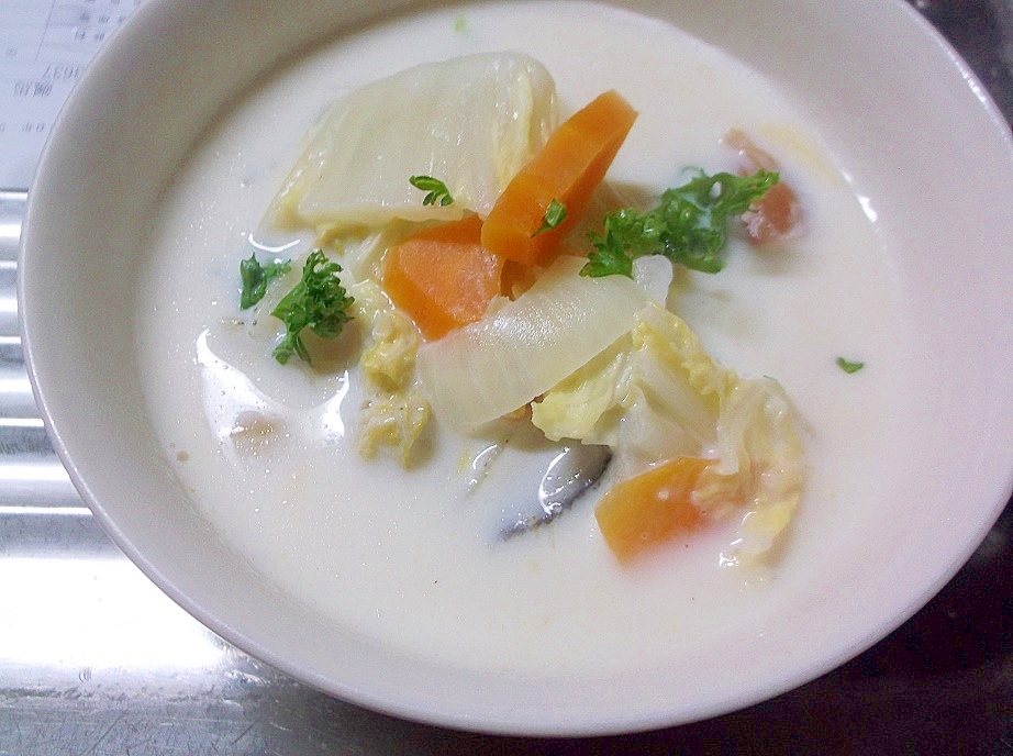 野菜たっぷり味噌スープ