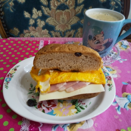 おはようございます
食パンで失礼します
いろいろ入って満足満腹になり
見た目も綺麗なサンド
美味しかったです
( ꈍᴗꈍ)