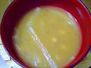 大根と大豆の水煮のお味噌汁　ミックス味噌