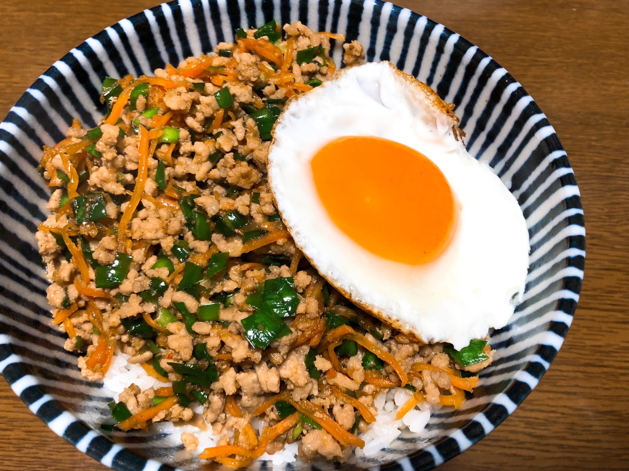 ひき肉とニラのスタミナ丼