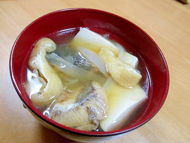 生姜風味が美味しい　ぶりのアラ汁