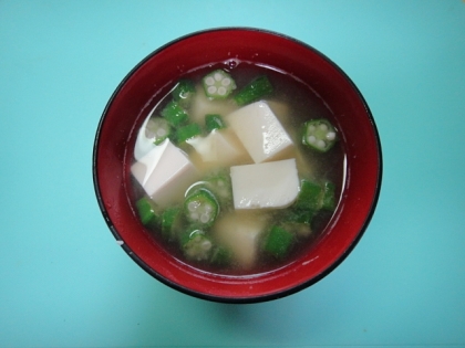 豆腐とオクラのお味噌汁