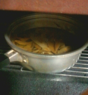 これで花粉症を乗り切ろう りんごの煮汁入り甜茶紅茶 レシピ 作り方 By こあくま５２７ 楽天レシピ