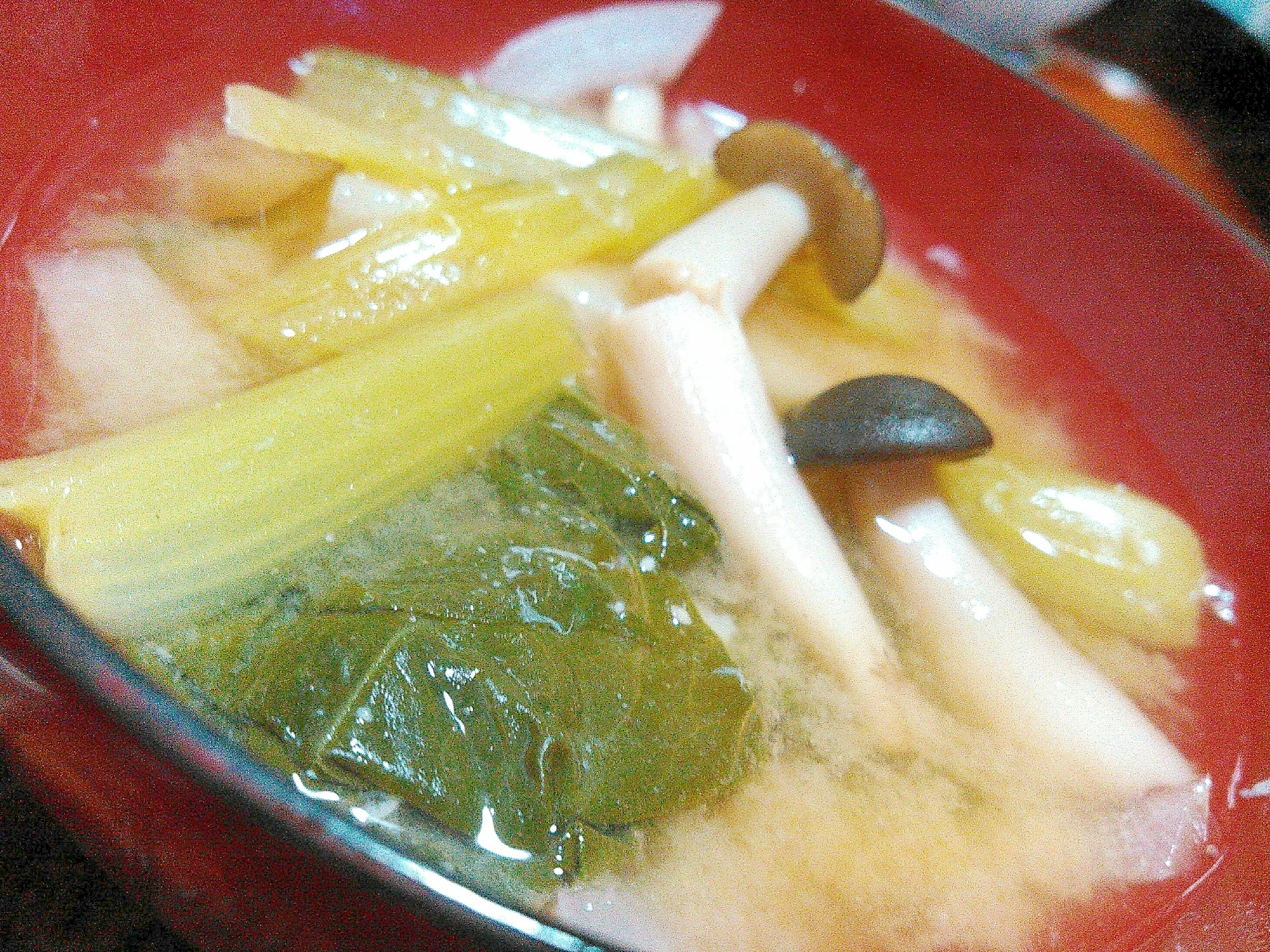 小松菜しめじ玉ねぎ味噌汁