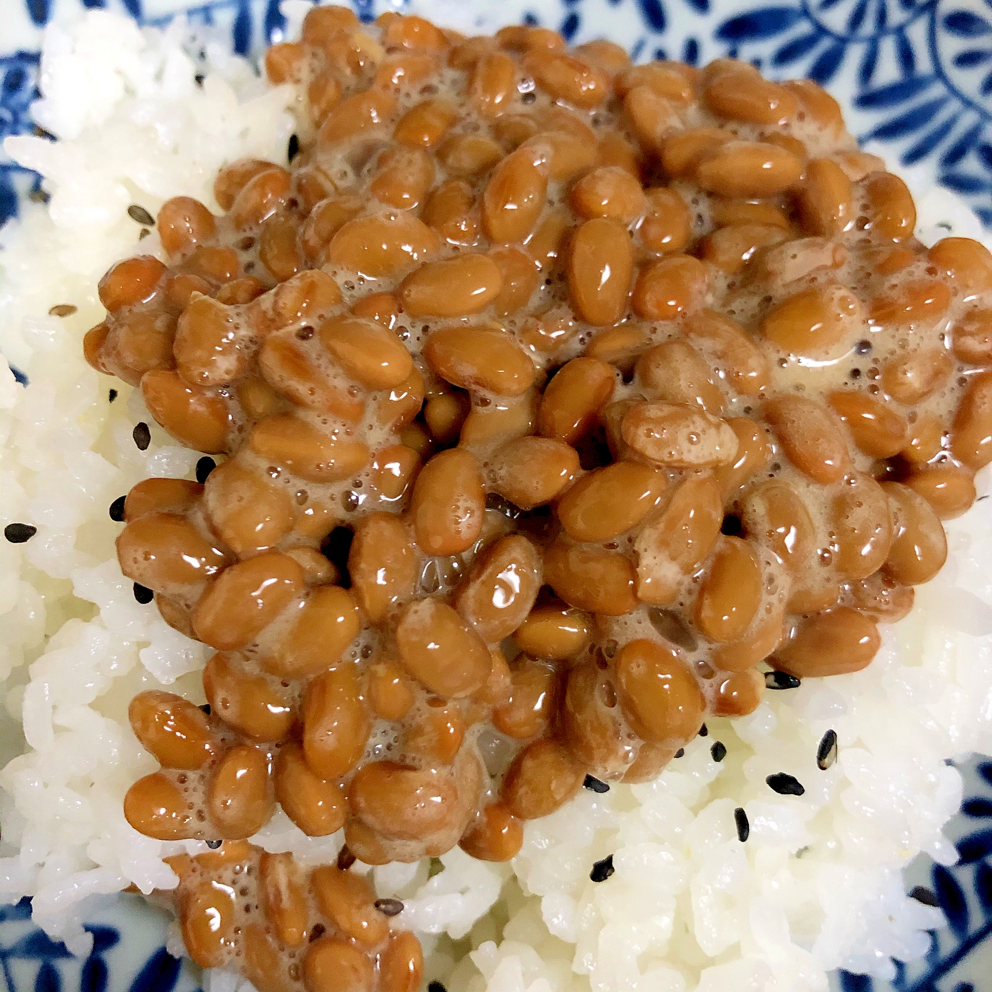 納豆と黒ごまのご飯