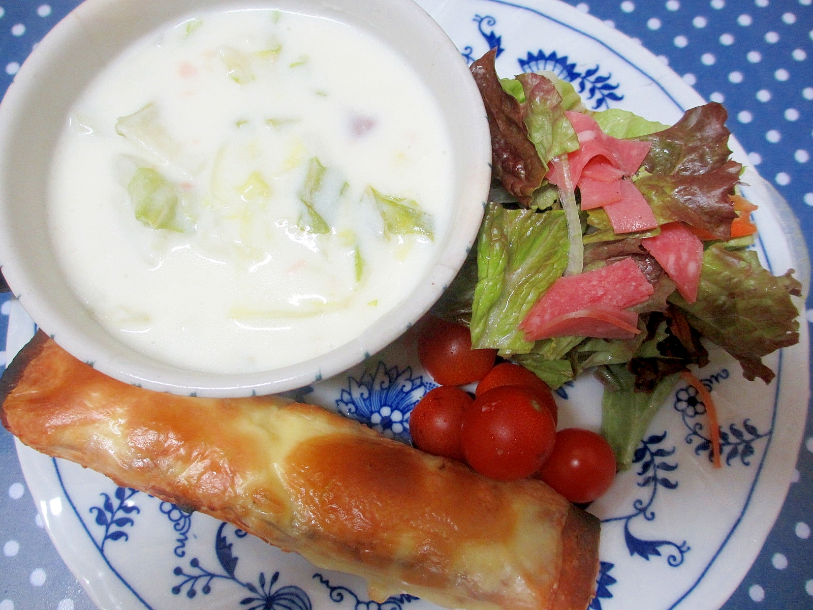 鮭と白菜のミルクスープのチーズ朝パンプレート