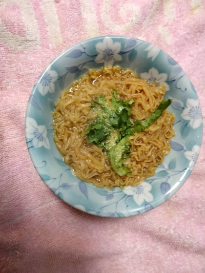 お昼に♡チキンラーメン なす万願寺炒めチーズかけて