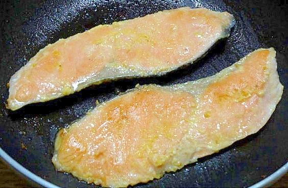 フライパンで簡単に♪鮭の西京焼き