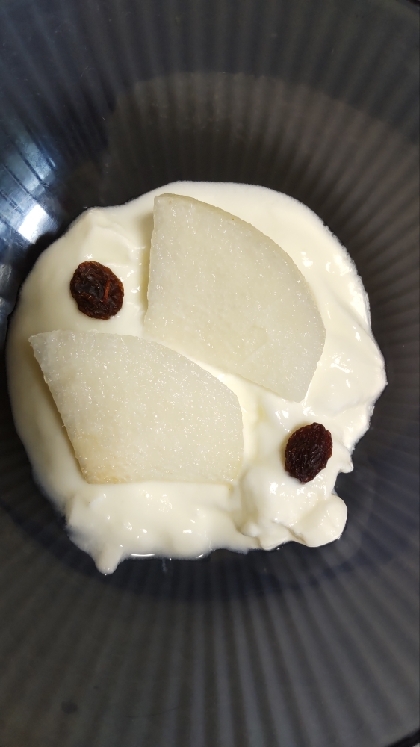 梨とレーズンヨーグルト☆.*・