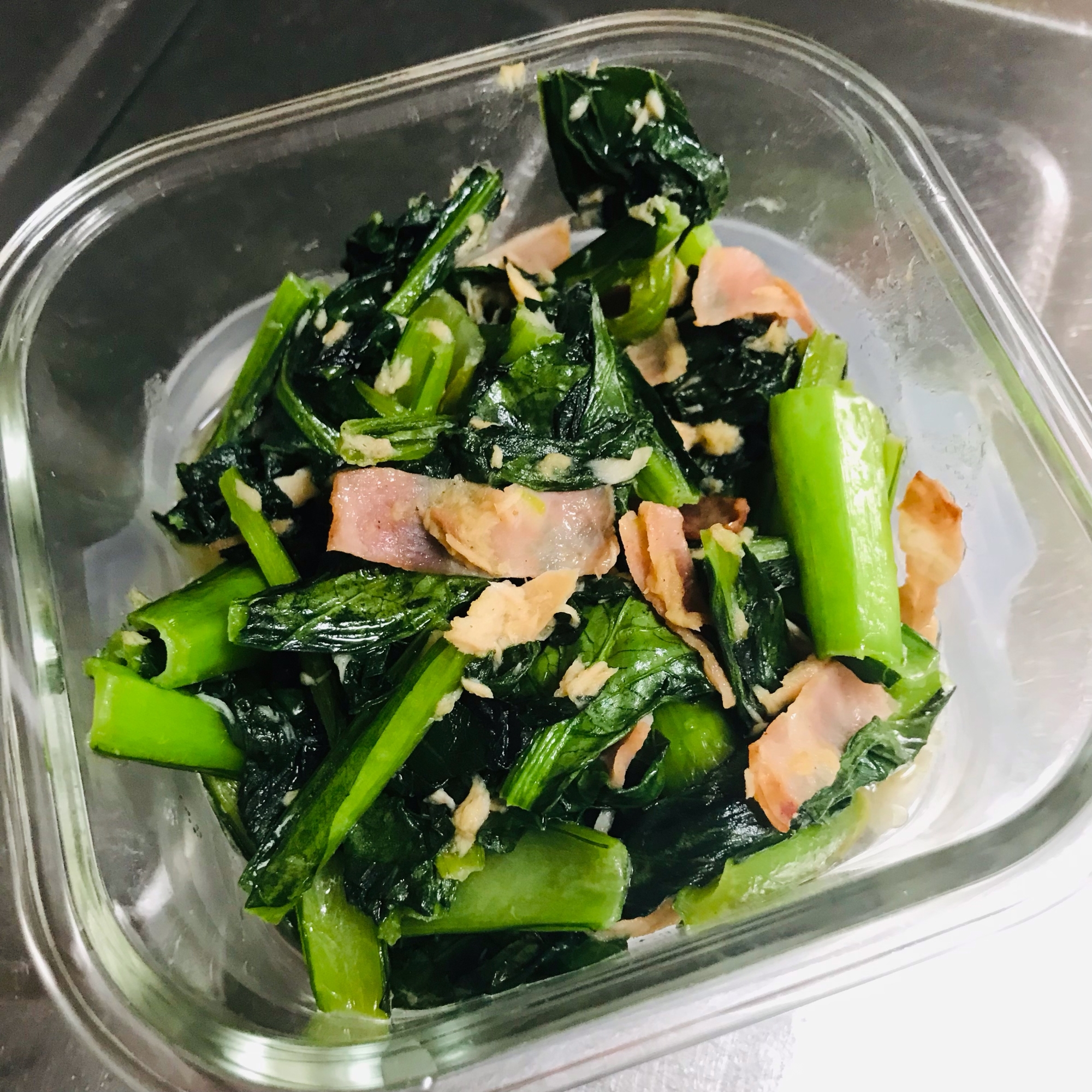 小松菜とベーコン、ツナの炒め物