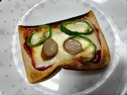 フランクフルトのピザトースト