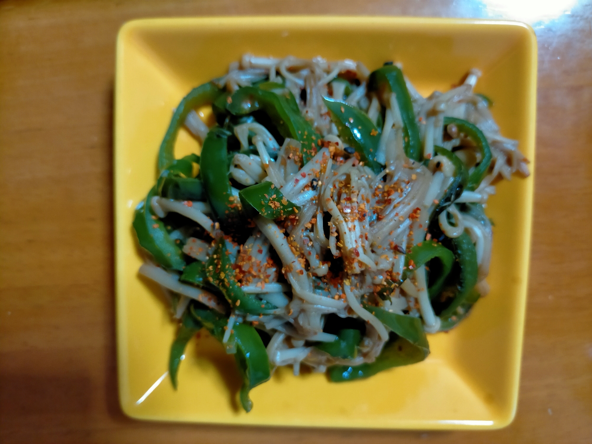 ピーマンのえのき茸のピリ辛炒め