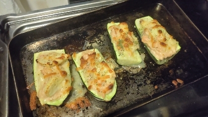 絶品！ズッキーニのツナマヨチーズ焼き