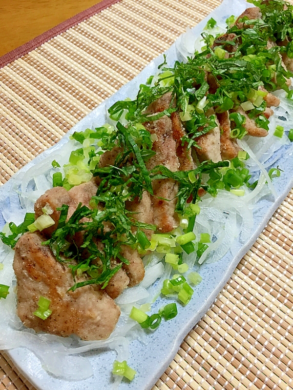 こんな食べ方はいかが？焼きかつおのたたき風サラダ♪