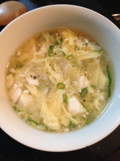 お豆腐と玉ねぎも入れて^_^
ふわふわで美味しかったです♡
これからも卵スープはこれで作ります！