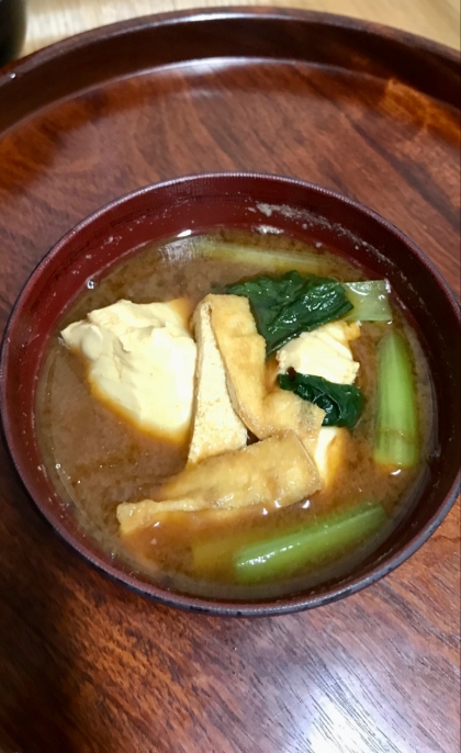 豆腐と春菊のお味噌汁