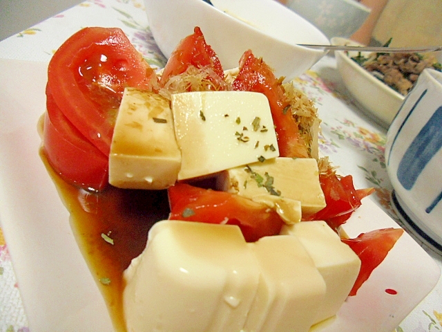 豆腐とトマトのカプレーゼ風