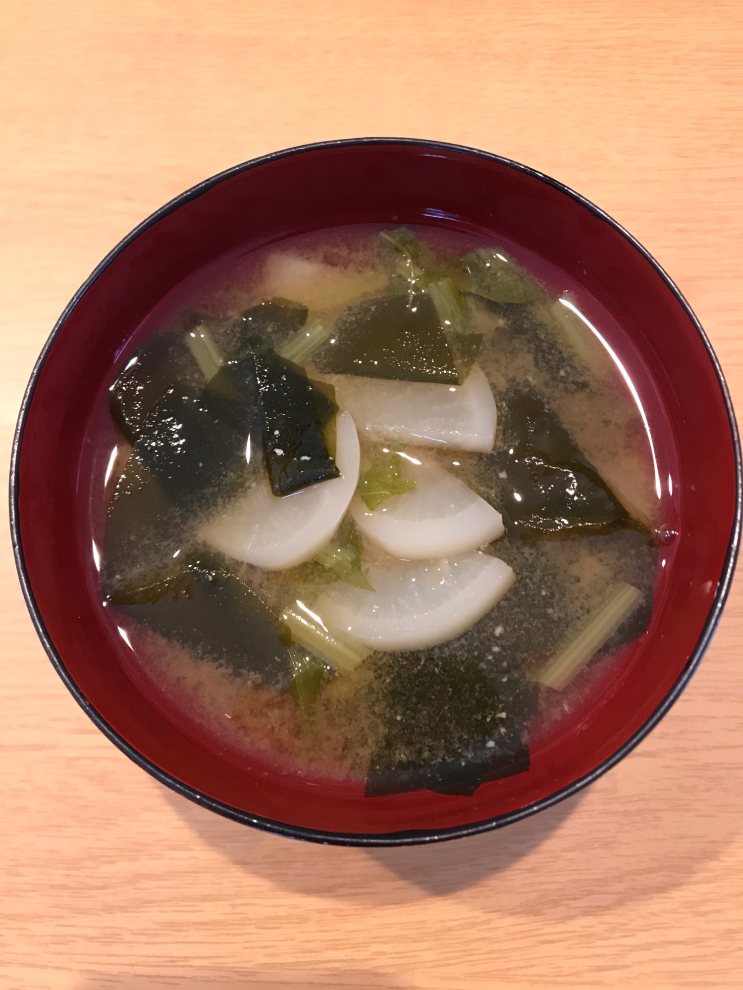 カブとわかめの味噌汁