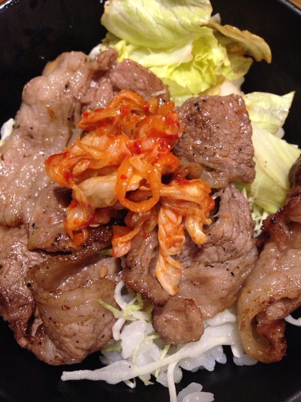 焼肉用の牛ロース(*^^*)キムチのせ丼☆