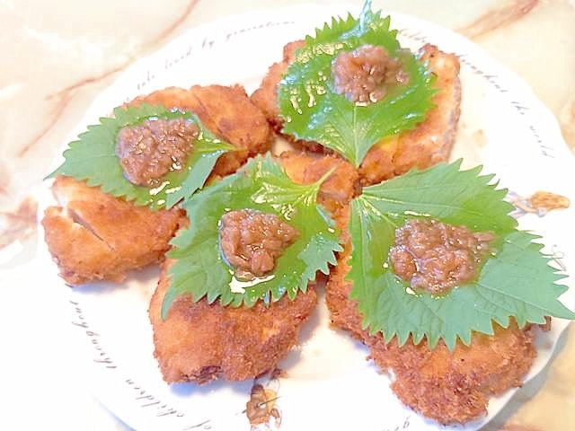 さっぱりソースで!トンカツの梅しそソース添え♪