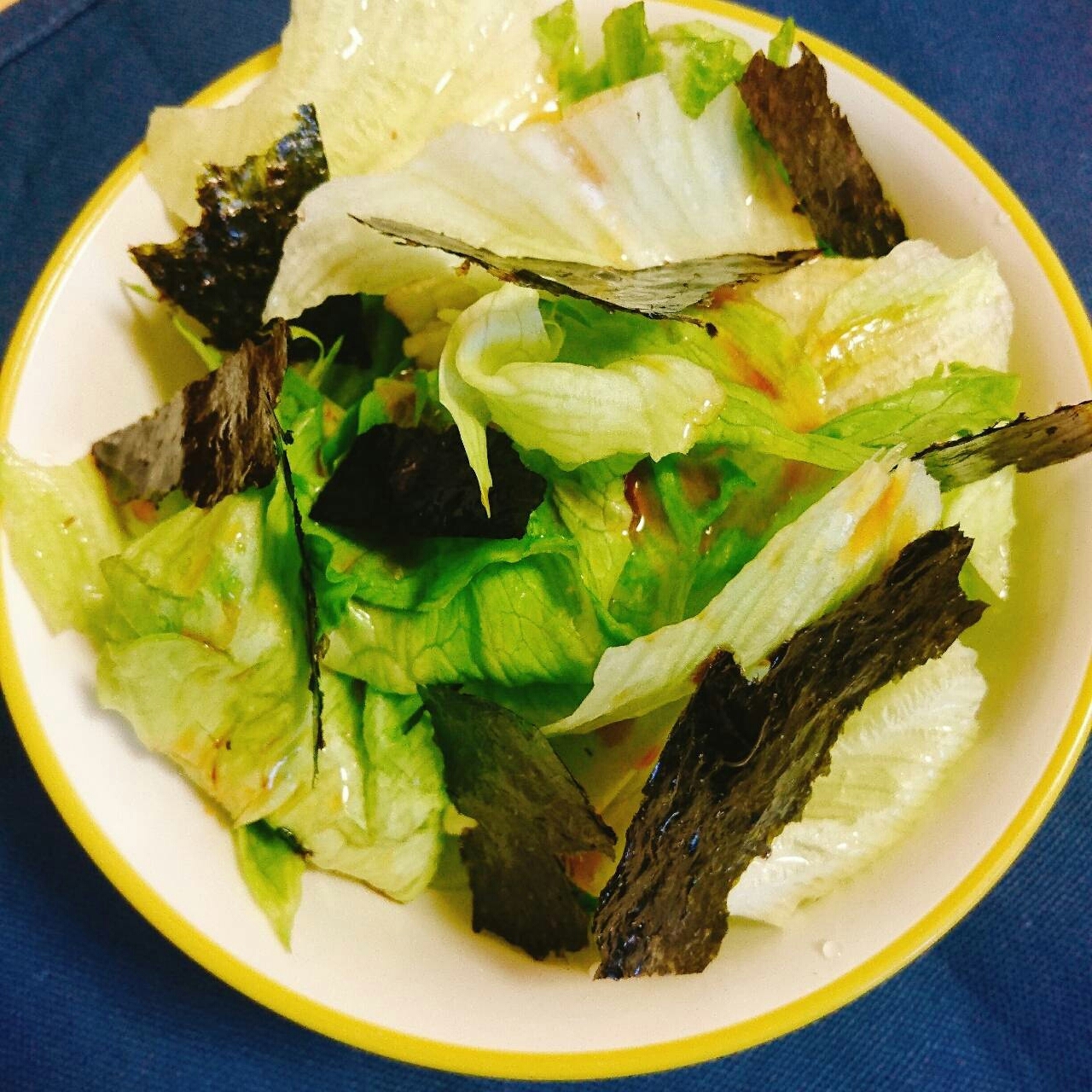 レタスと焼き海苔のシンプルサラダ