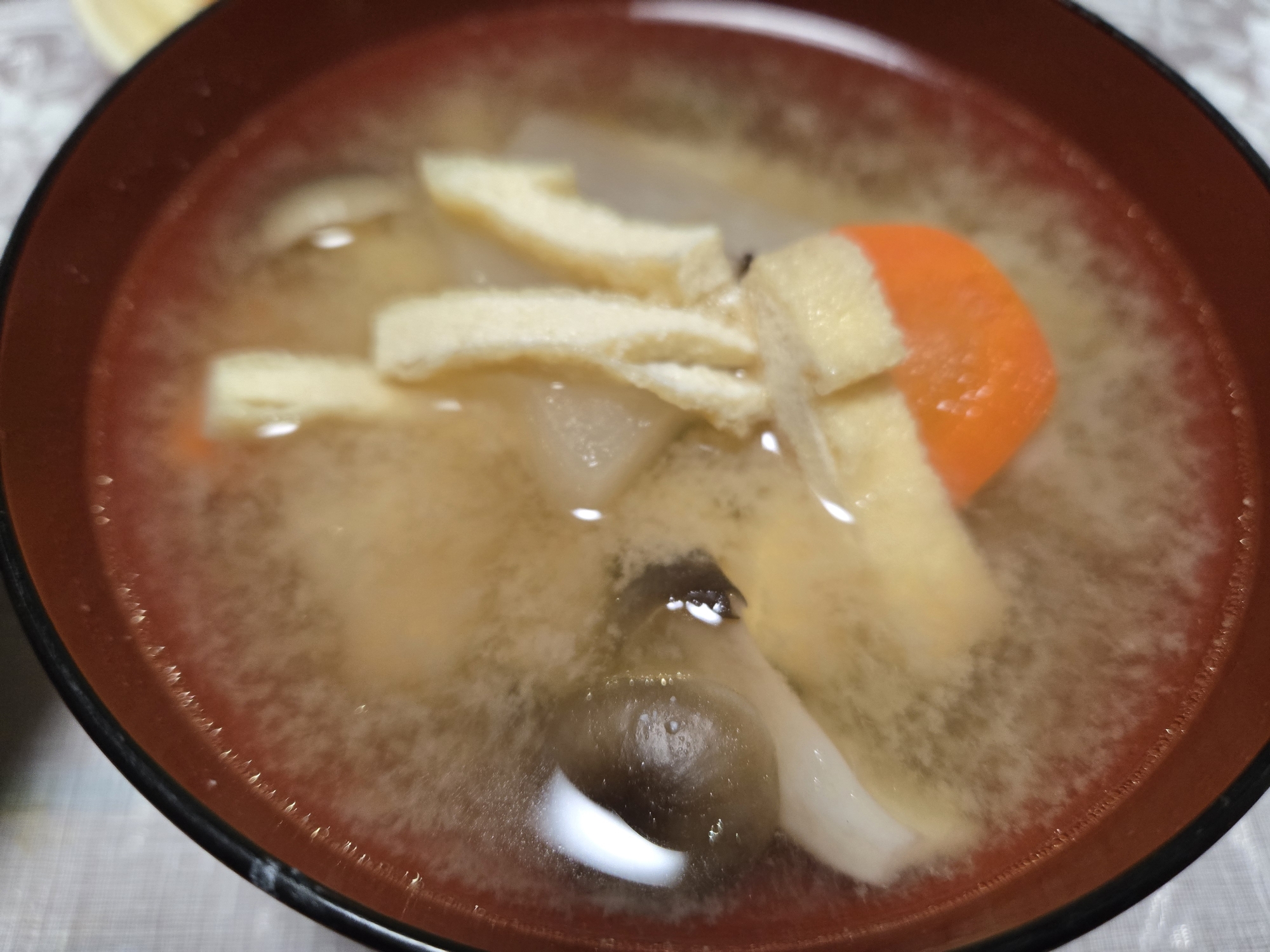 油揚げと残り野菜のお味噌汁