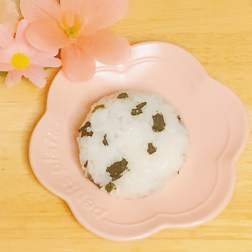 わかめご飯おにぎり(スクランブルエッグ)♡