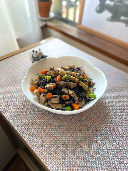 高野豆腐と枝豆入りひじきの煮物