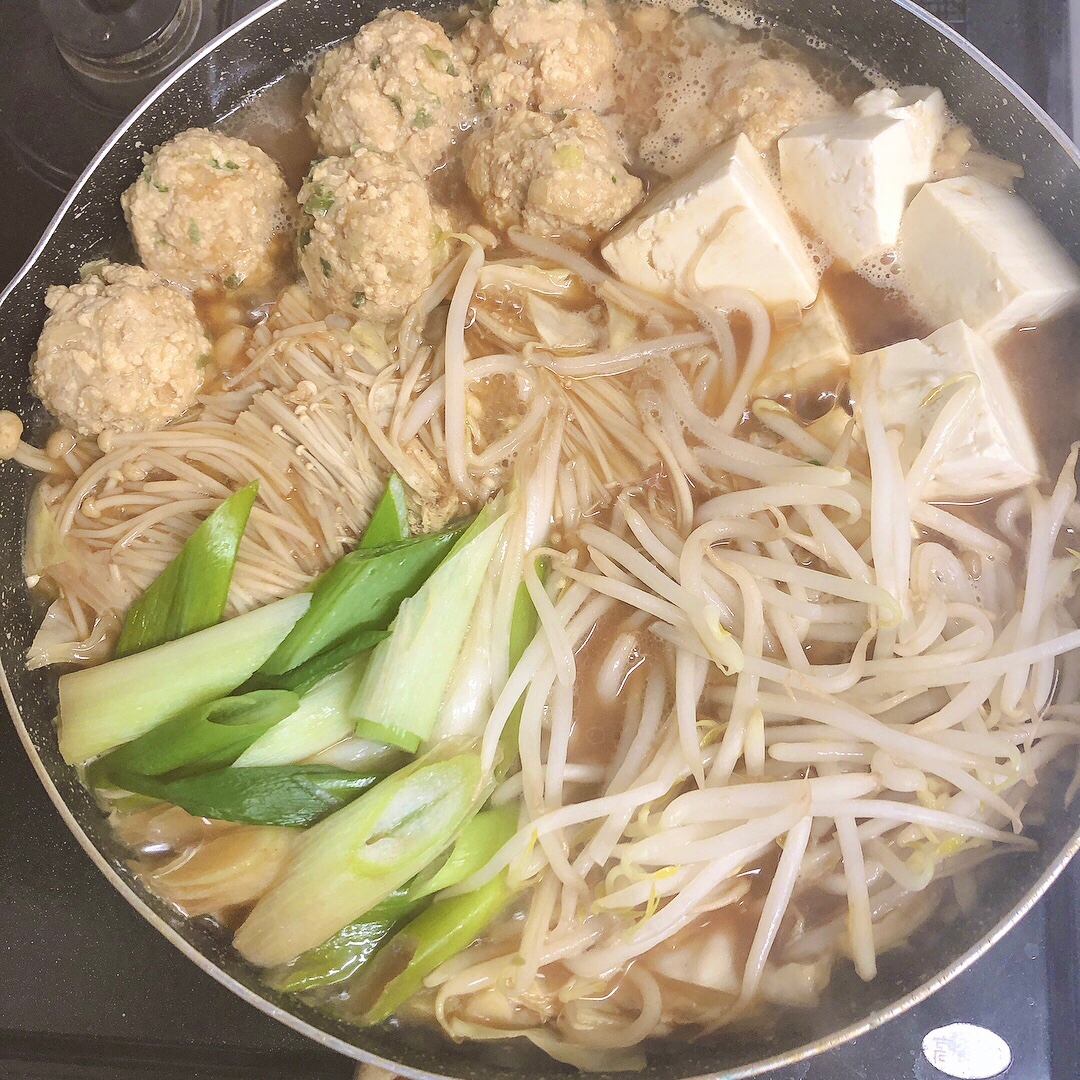 豆腐一丁！西のまるごと鍋♪豆腐肉団子の味噌ちゃんこ