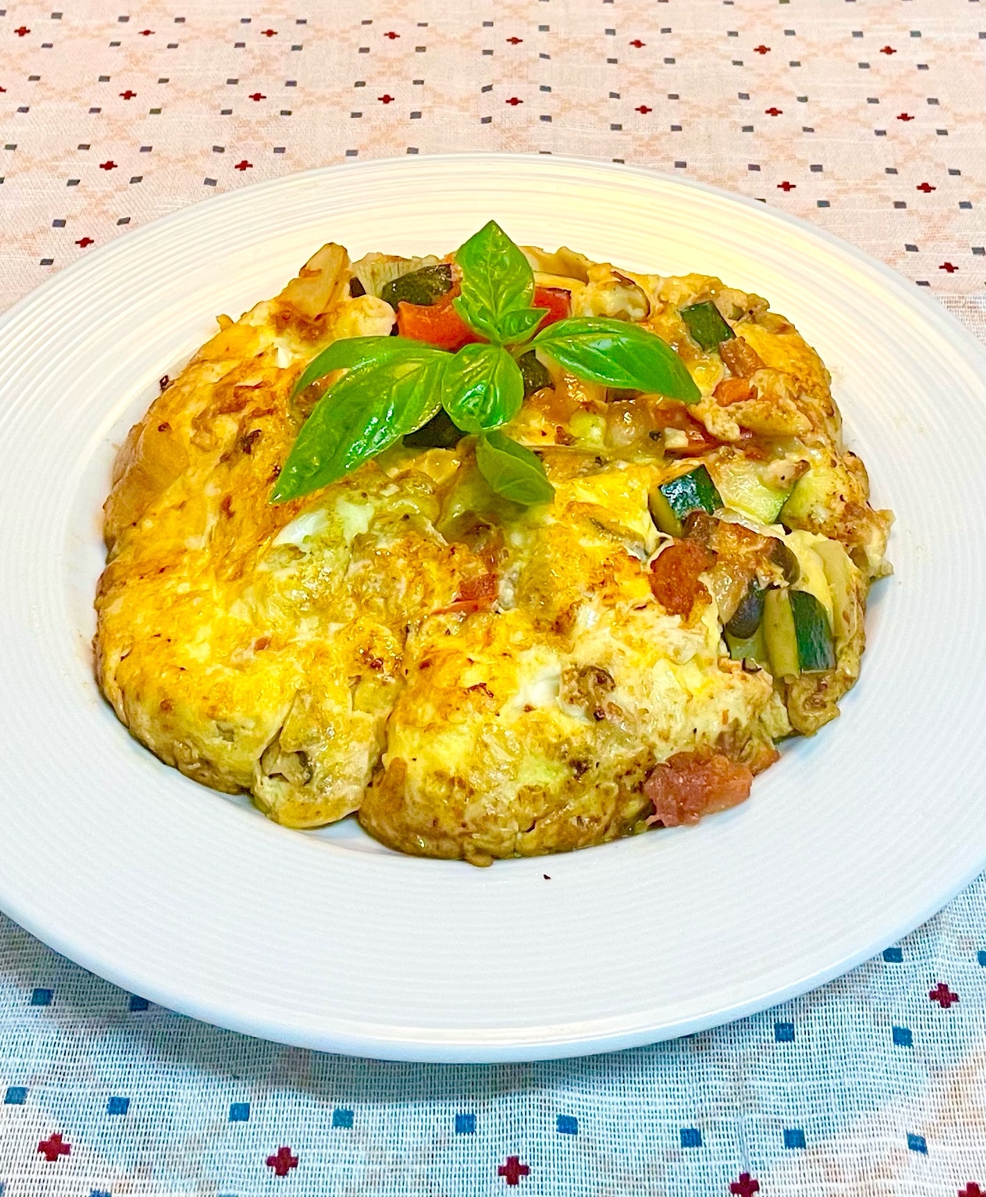 残り野菜が美味しく片付く♡夏野菜のオムレツ
