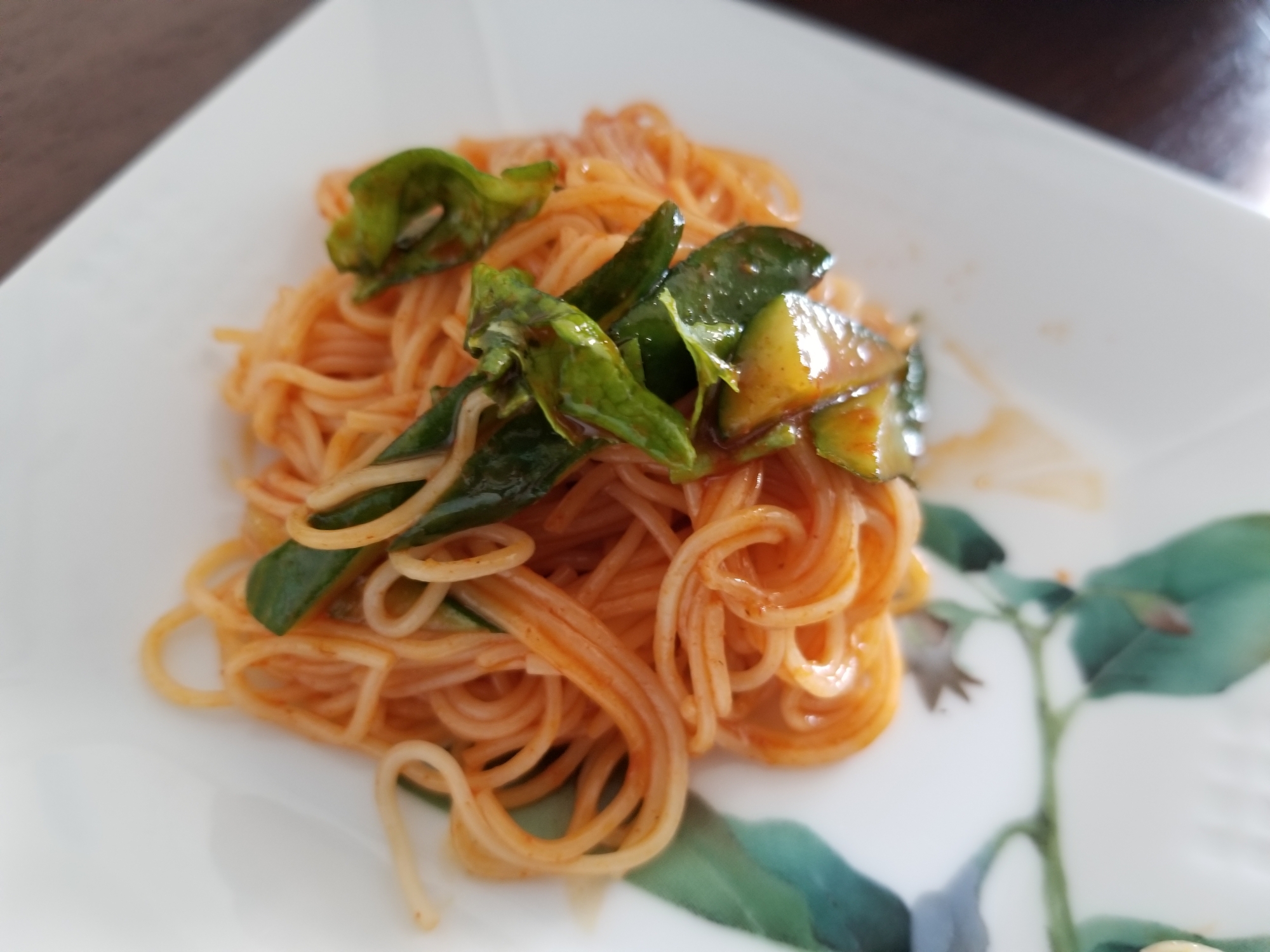 キュウリとサニーレタスのピリ辛そうめん レシピ 作り方 By ぎすあんくん 楽天レシピ