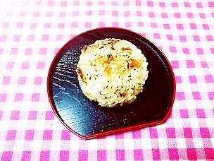 ゆかり風味♪まんまるおかかおにぎり