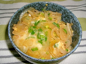 サッと出来る☆新玉ねぎの卵丼