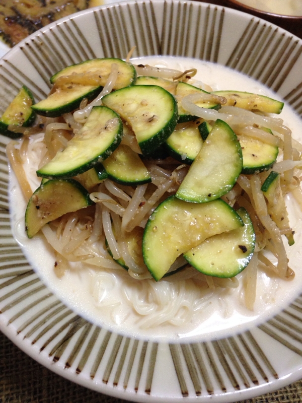 ボリューム満点☆ズッキーニナムルの豆乳素麺