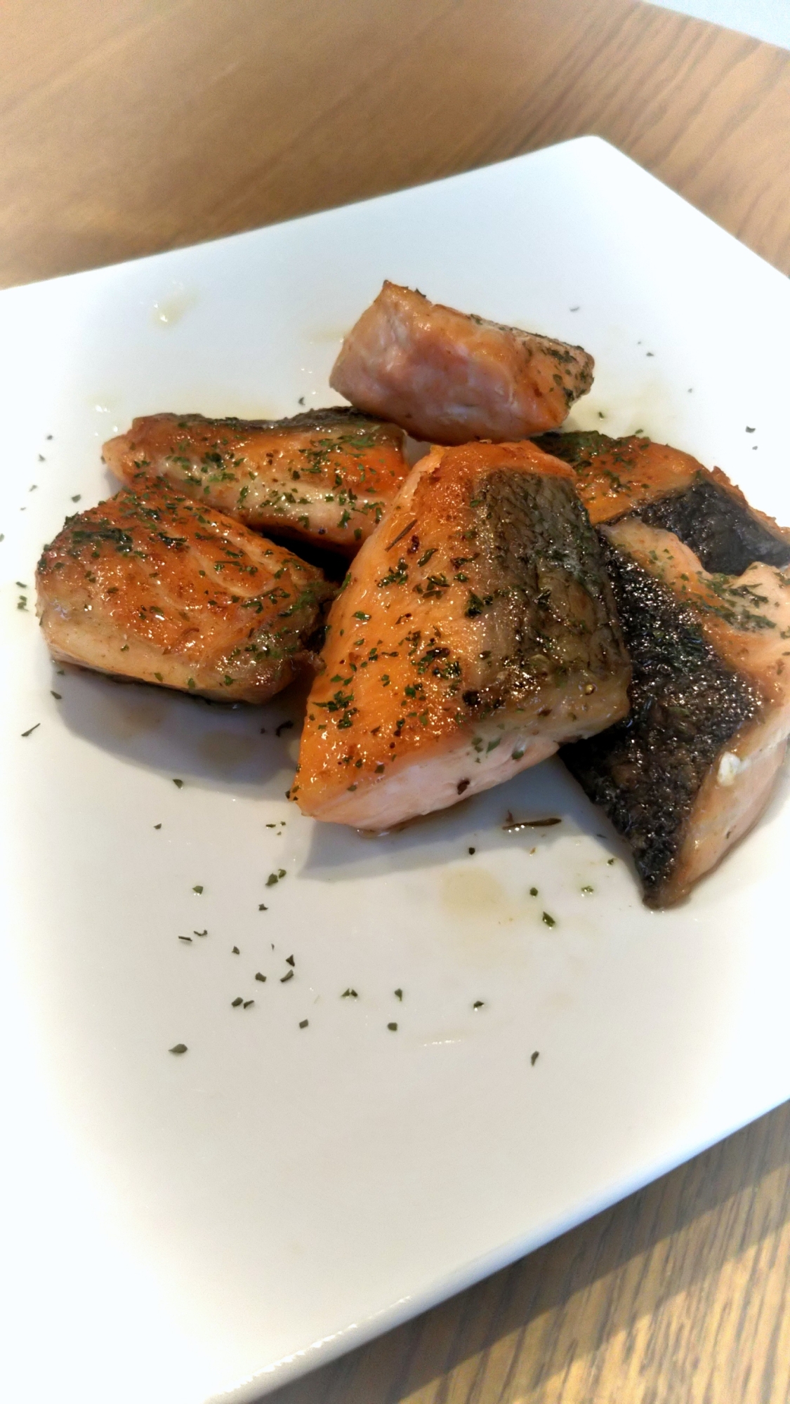 バターで焼くだけ!サーモンソテー 爽やかレモン風味