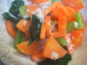 ニンジンと小松菜の塩麹ドレッシングサラダ