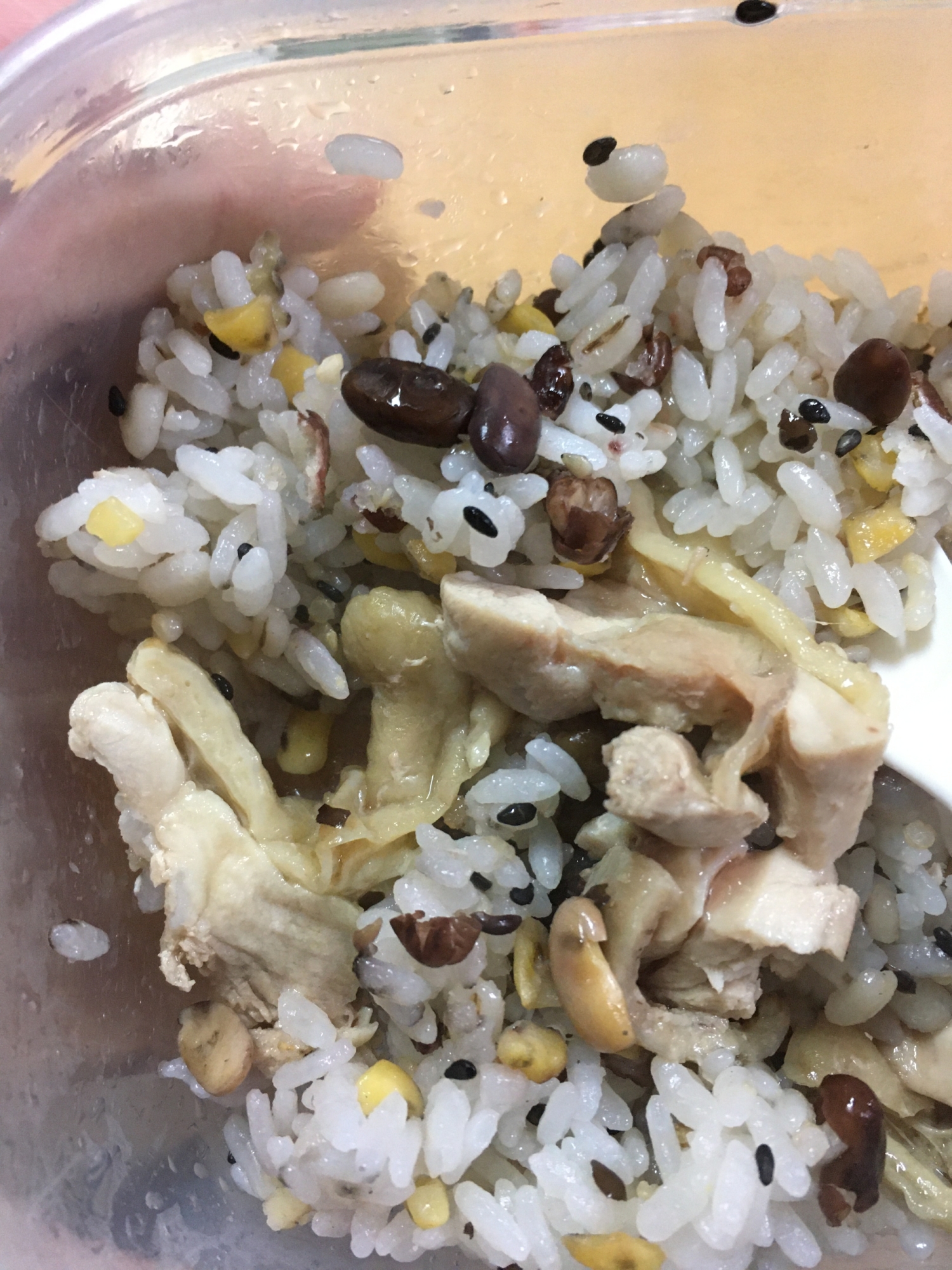 鳥もも肉と雑穀米の炊き込みご飯