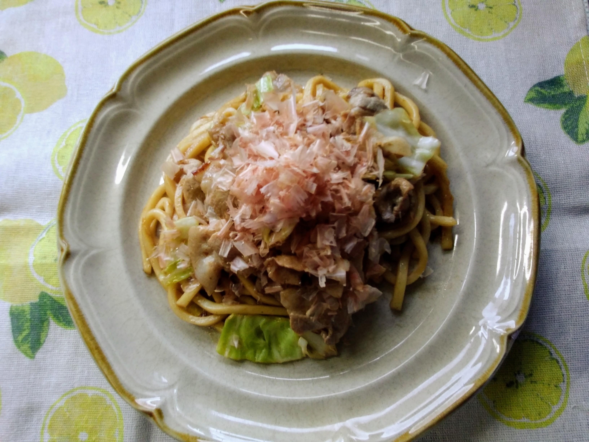 豚バラ肉たっぷりの焼きうどん