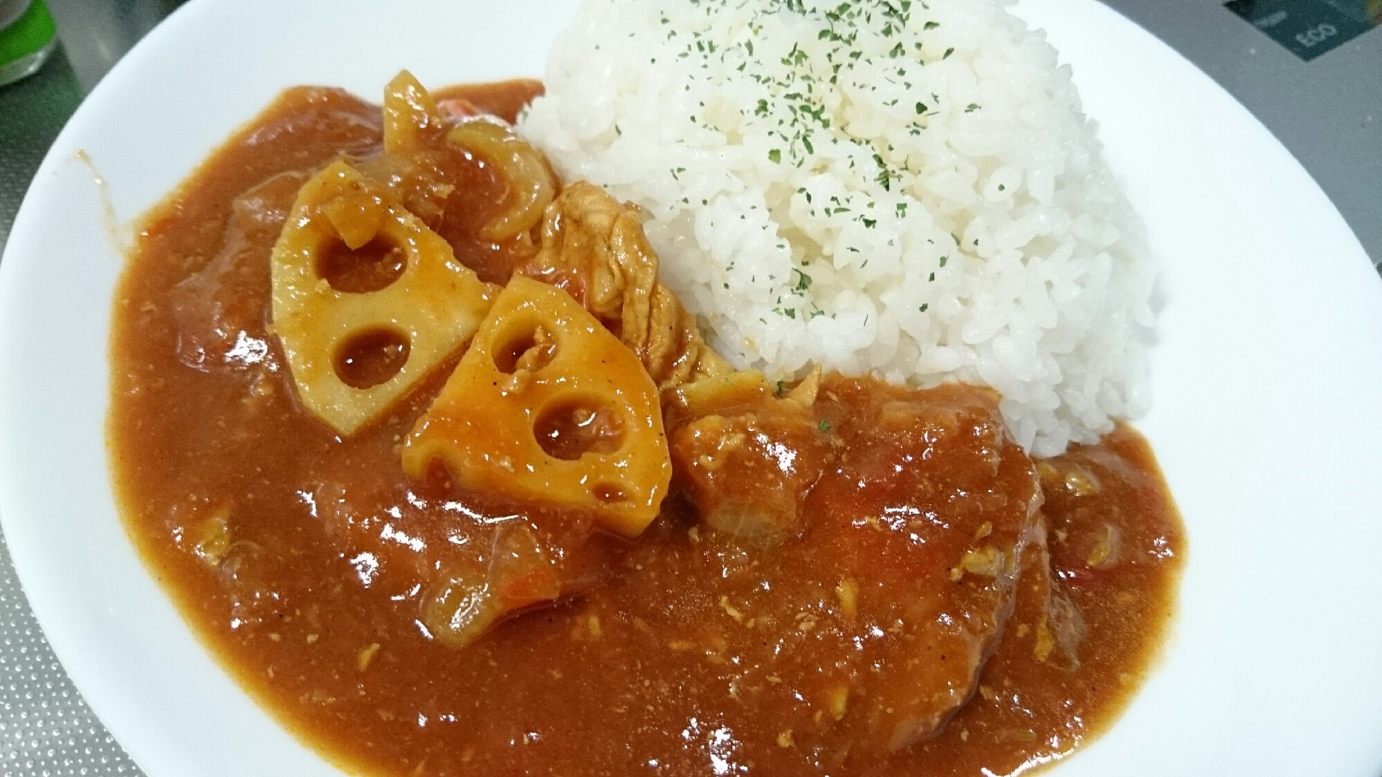 ストウブDe〜トマトベースの蓮根入りカレー