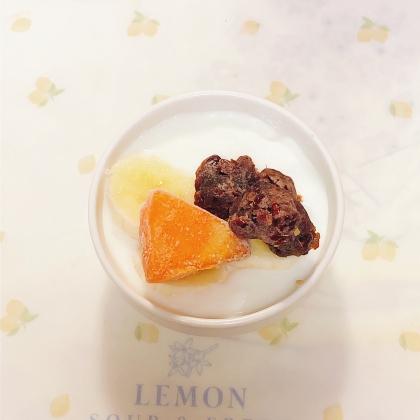 今日のヨーグルト♡柿&羊羹 はちみつかけて