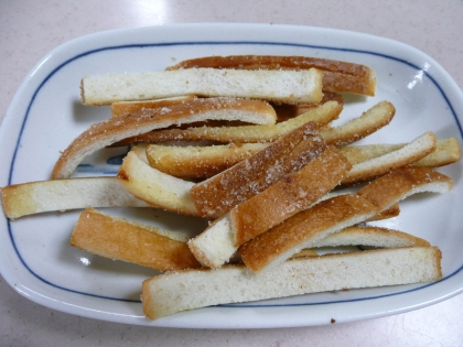 休みの朝に作りますが、旦那と子供たちが取り合いしながら食べています！　食パンの耳、恐るべしです☆