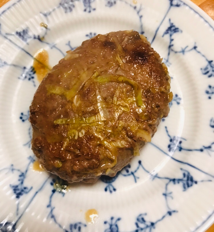 キャベツ入りハンバーグ