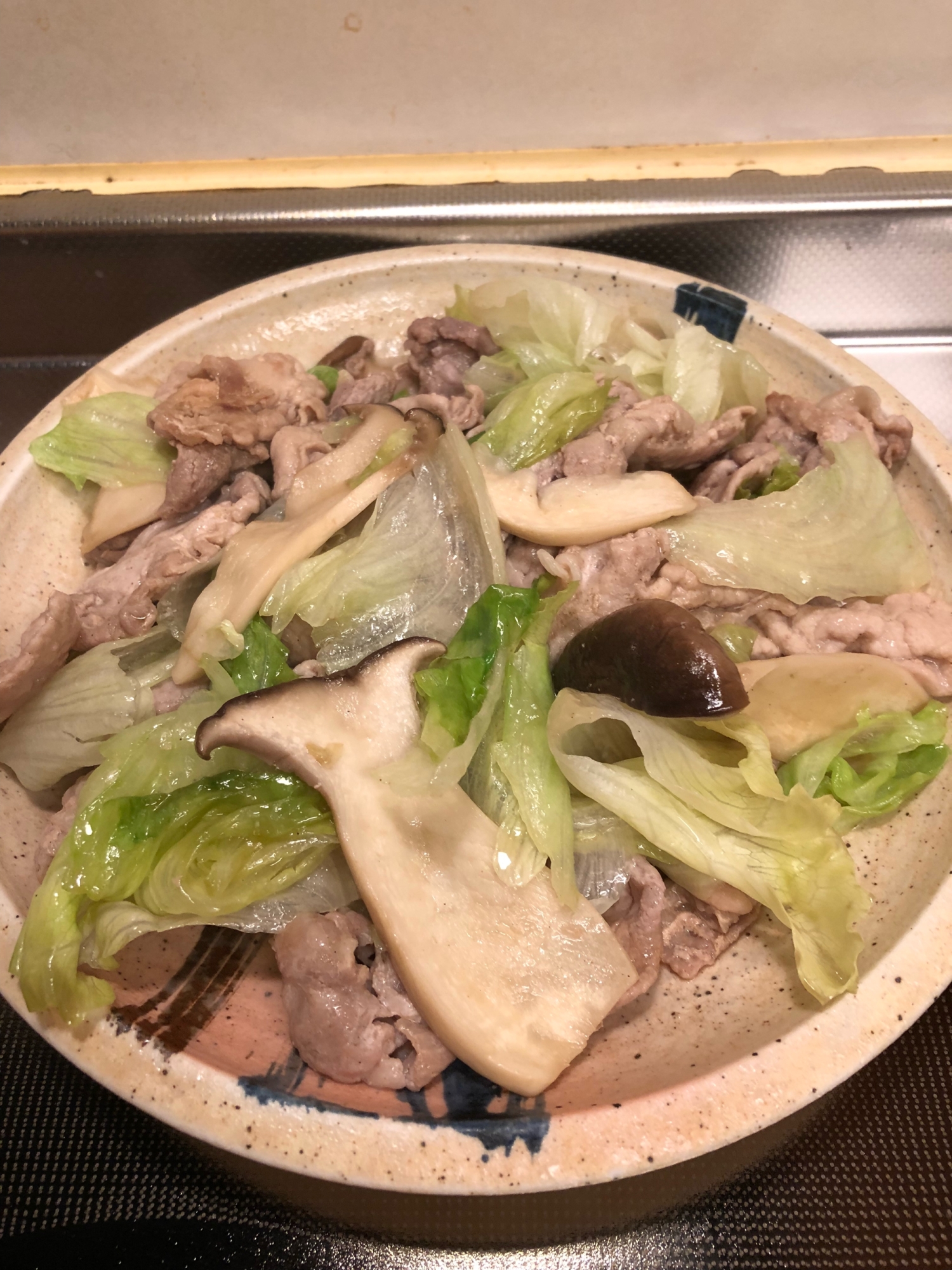 レタスでカサ増し♪豚肉とエリンギの和風炒め^_^