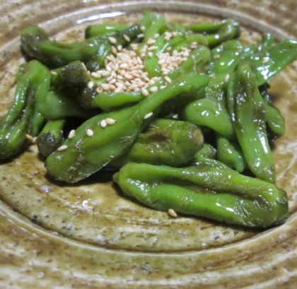 パプリカと万願寺唐辛子のナンプラー炒め