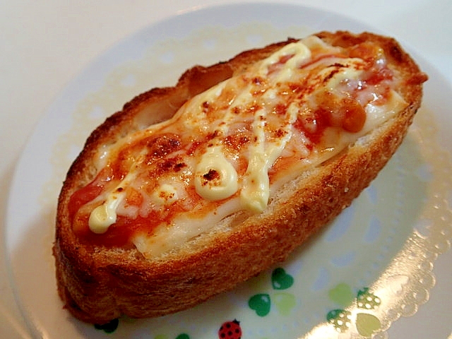 パプリカ/マヨで　ダブルチーズのピザ風フランスパン