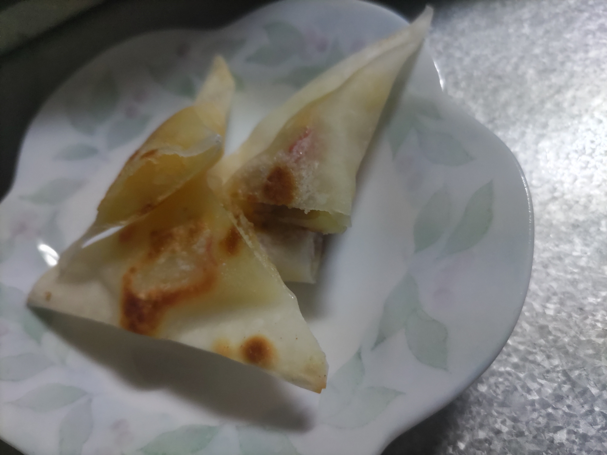 ポテトサラダのワンタンの皮包み焼き